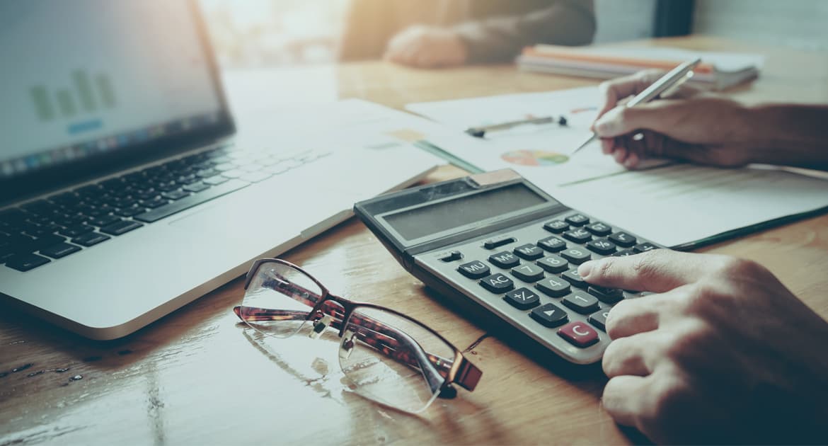 Imagem representando quem deve fazer e as particularidades a que todo gestor de frota deve se atentar