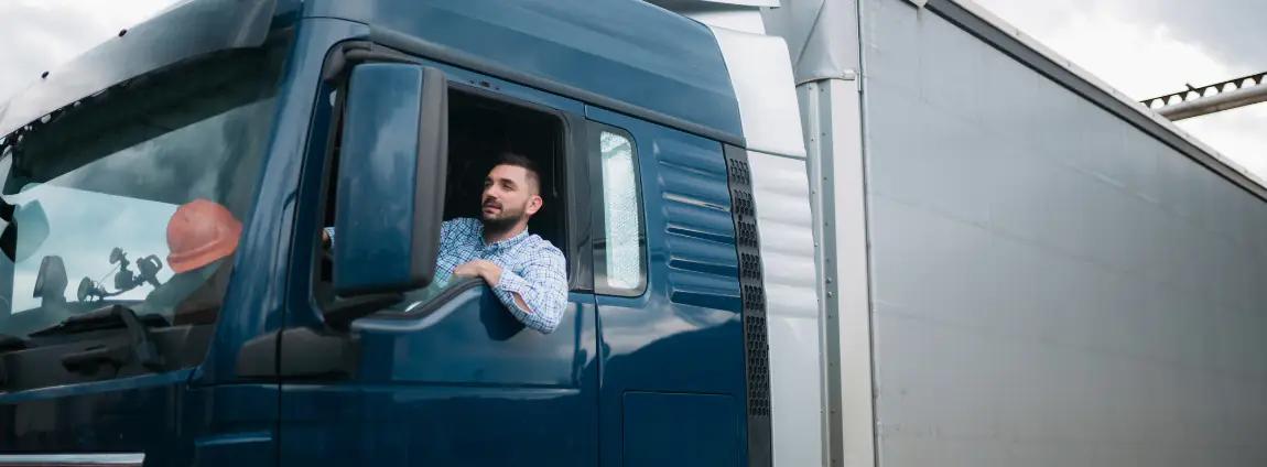 motorista no caminhão