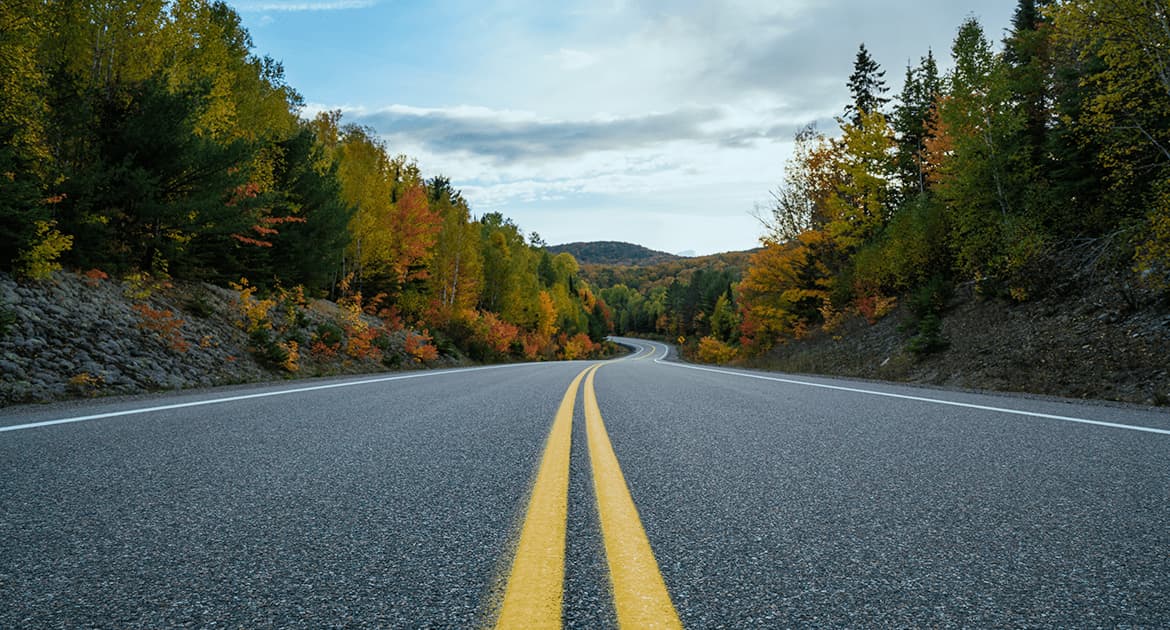 imagem de uma estrada ilustrando o artigo sobre quais condutas proporcionam mais segurança ao condutor nas rodovias brasileiras