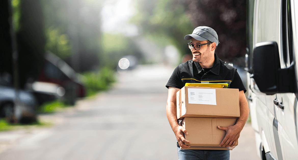 Homem fazendo entregas Homem fazendo entregas